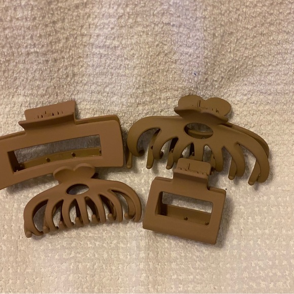 Hair Clips - Picture 1 of 4